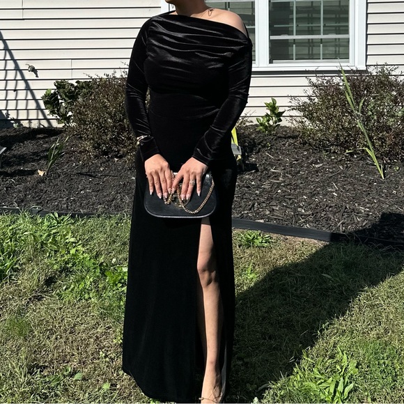 Medium - Picture 1 of 1